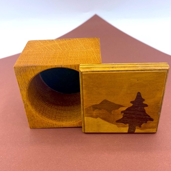 Beautiful Tree And Mountain Inlay Trinket Box - Picture 2 of 5